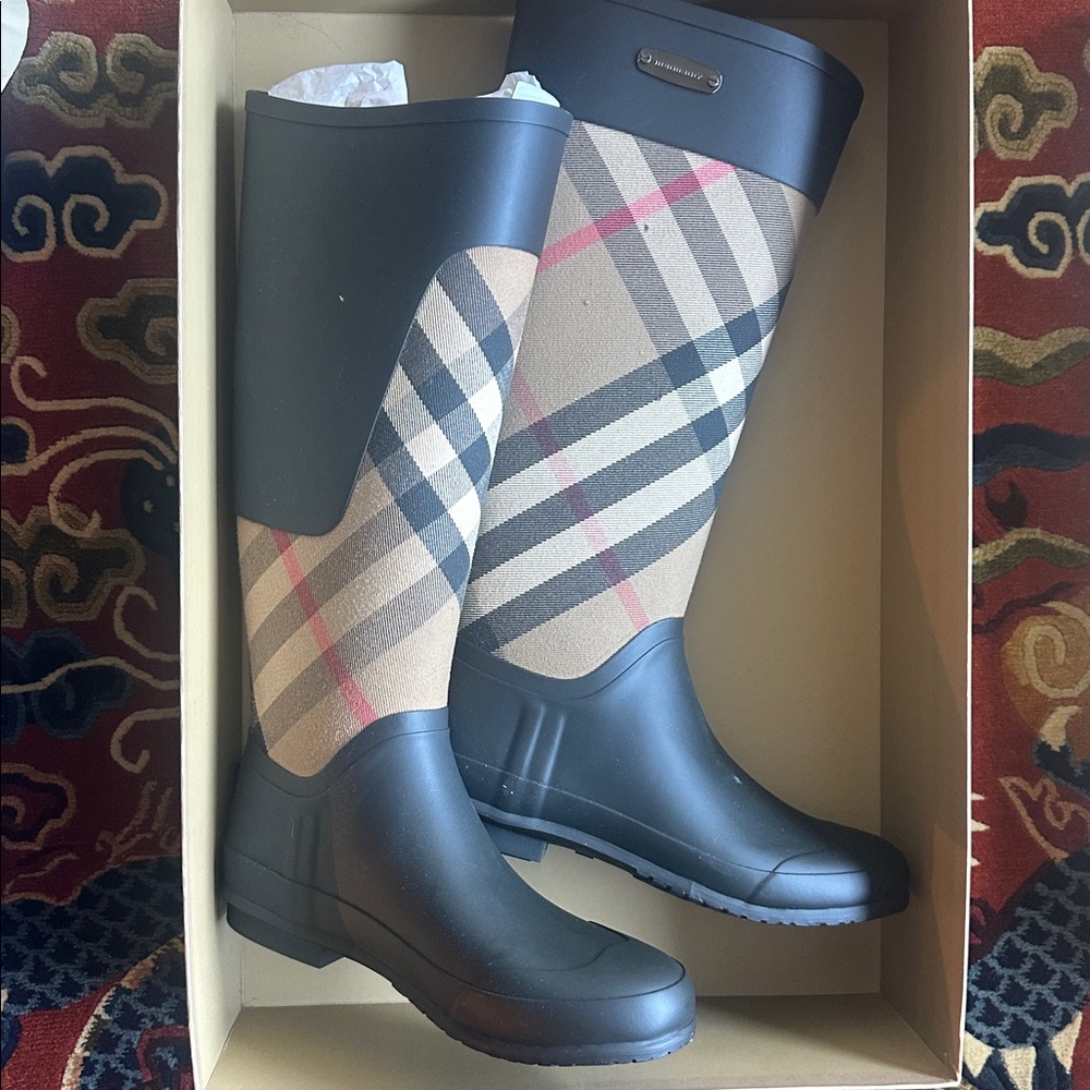 Burberry Bi-Material Rubber Boots - Picture 3 of 4